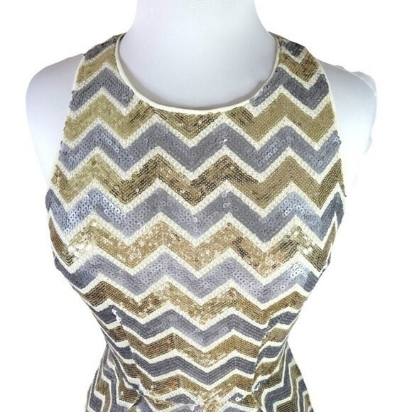 Chelsea & Violet Junior's Gold and Silver Sequin Homecoming Dress Size XS NWT - Picture 5 of 12
